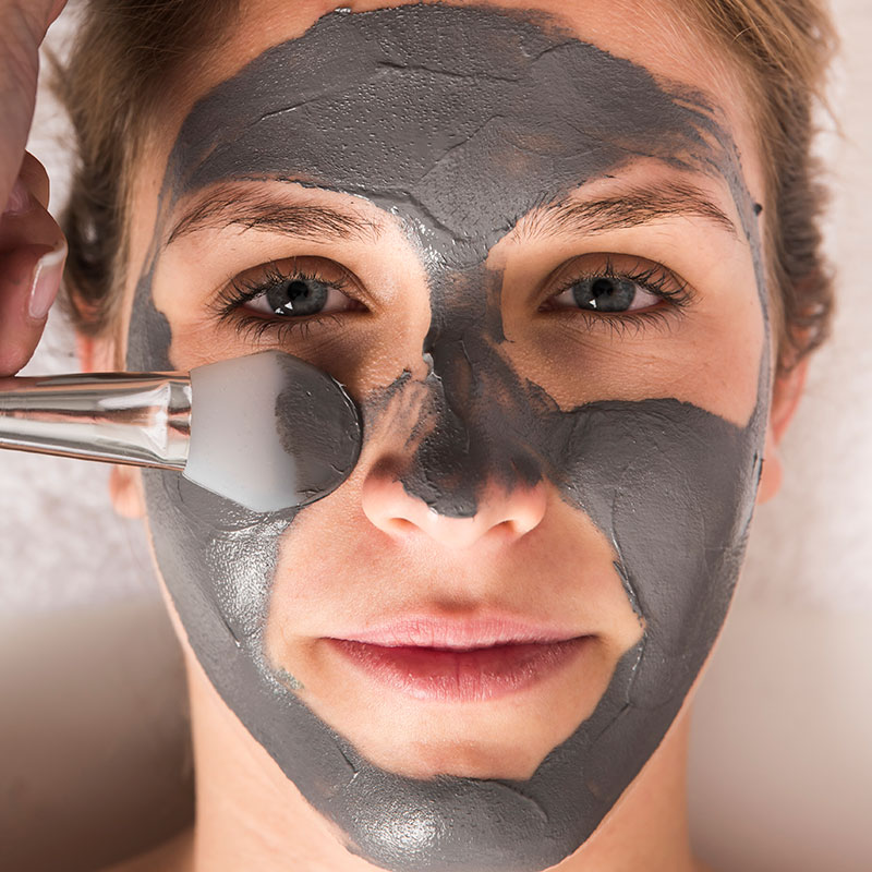 primer-plano-mujer-mascarilla-cara